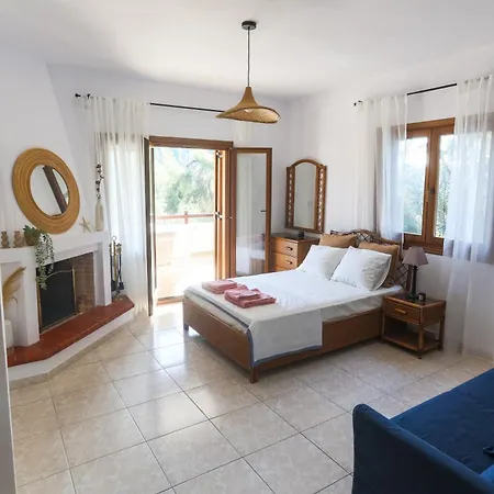 Salty Pines Elani 펜션 *